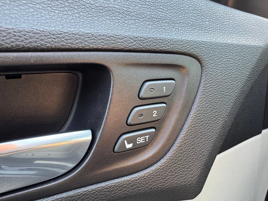 Used 2015 Acura TLX V6 FWD image 12