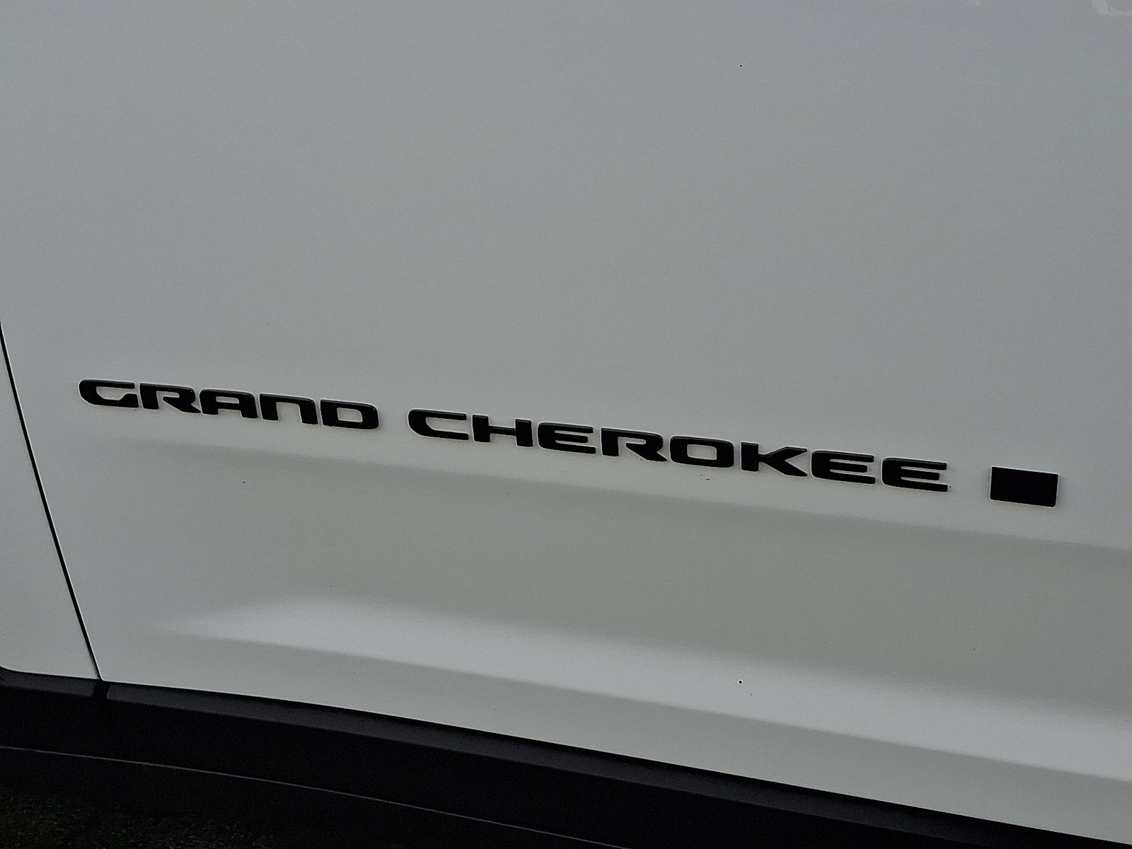 Used 2023 Jeep Grand Cherokee Altitude AWD/4WD image 28