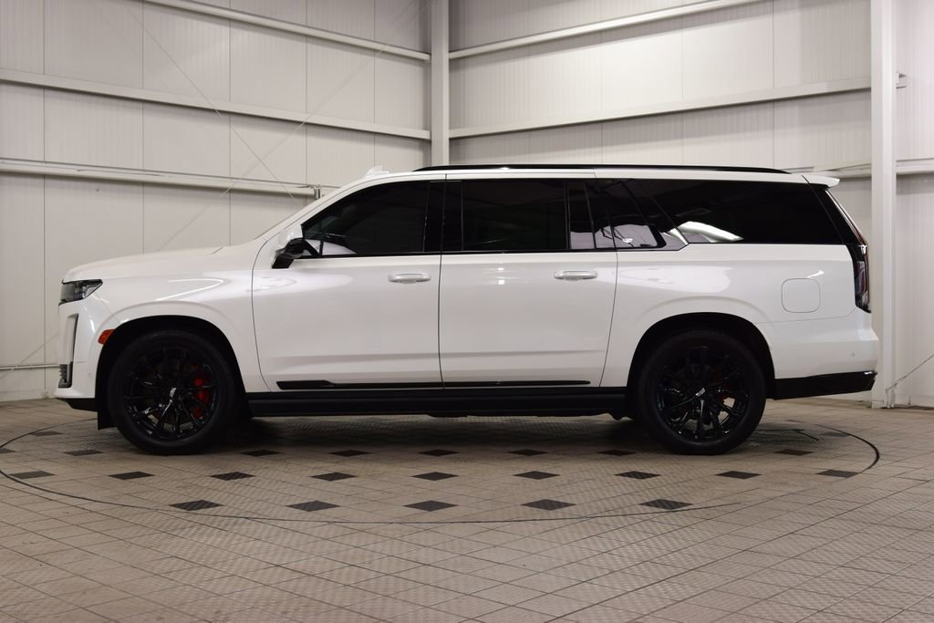 Used 2024 Cadillac Escalade ESV Sport Platinum w/ LPO, ONYX Package AWD/4WD image 4