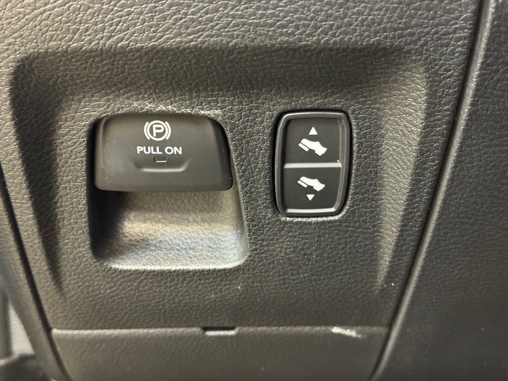 Used 2023 RAM 1500 Laramie AWD/4WD image 37