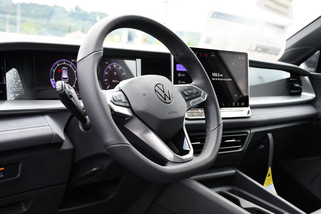 New 2026 Volkswagen Tiguan SE R-Line FWD image 12