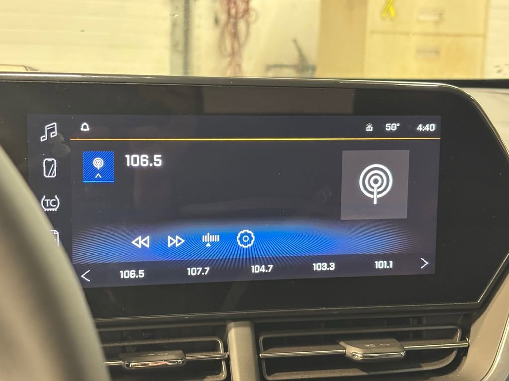 Used 2024 Chevrolet Trax LT w/ Driver Confidence Package FWD image 18