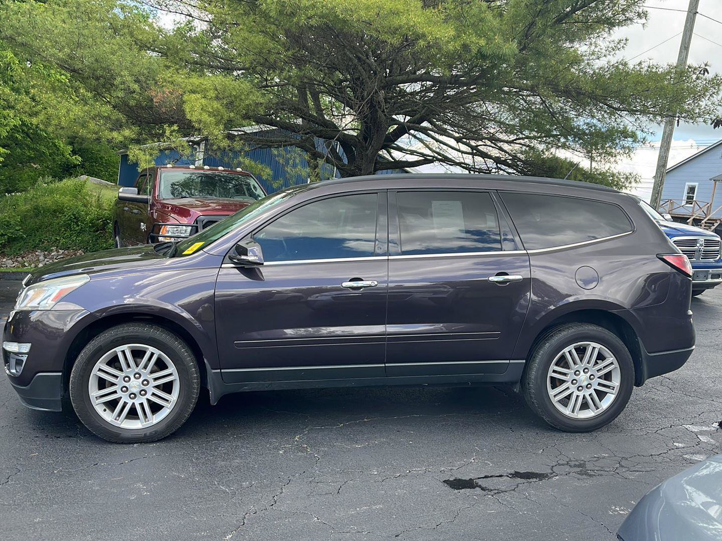 Used 2015 Chevrolet Traverse LT FWD image 2