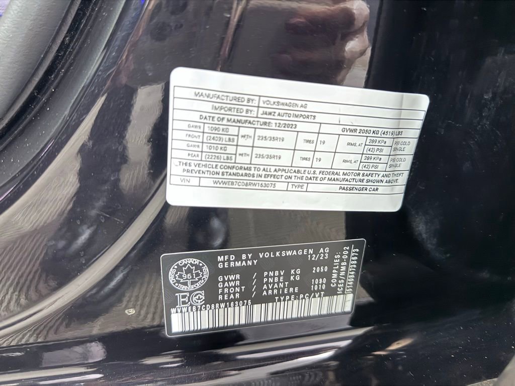 Used 2024 Volkswagen Golf R image 25