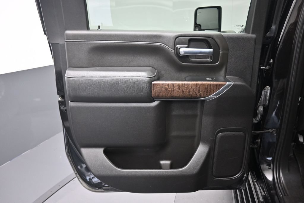 Used 2023 GMC Sierra 2500 Denali w/ Denali Black Diamond Edition AWD/4WD image 39