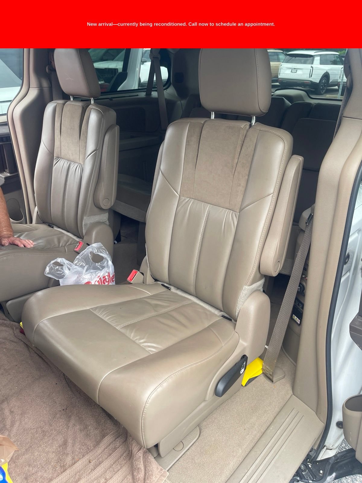 Used 2016 Chrysler Town & Country Limited Platinum FWD image 3