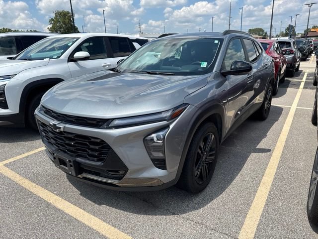 Used 2024 Chevrolet Trax ACTIV w/ Sunroof Package FWD image 1