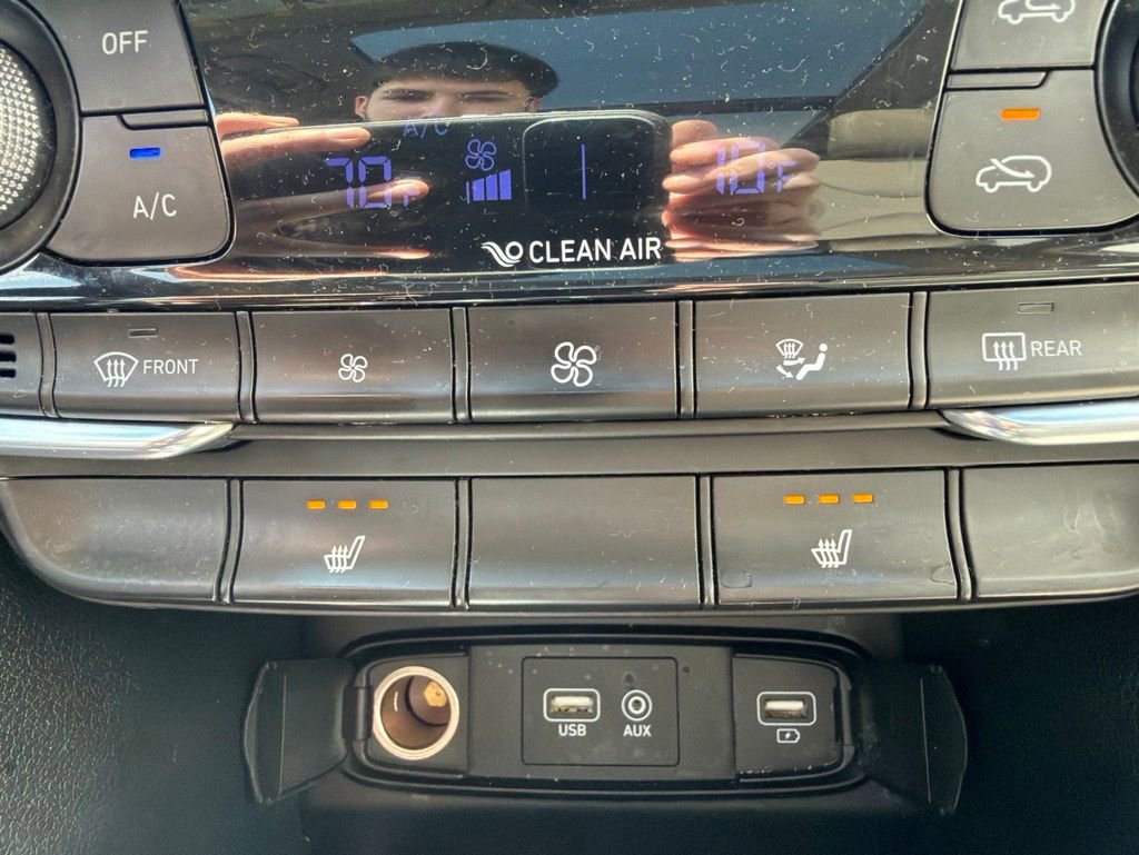 Used 2019 Hyundai Santa Fe Limited AWD/4WD image 7