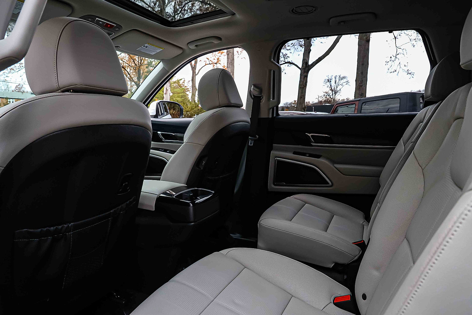 Used 2023 Kia Telluride EX w/ EX Captain's Chair Package image 24