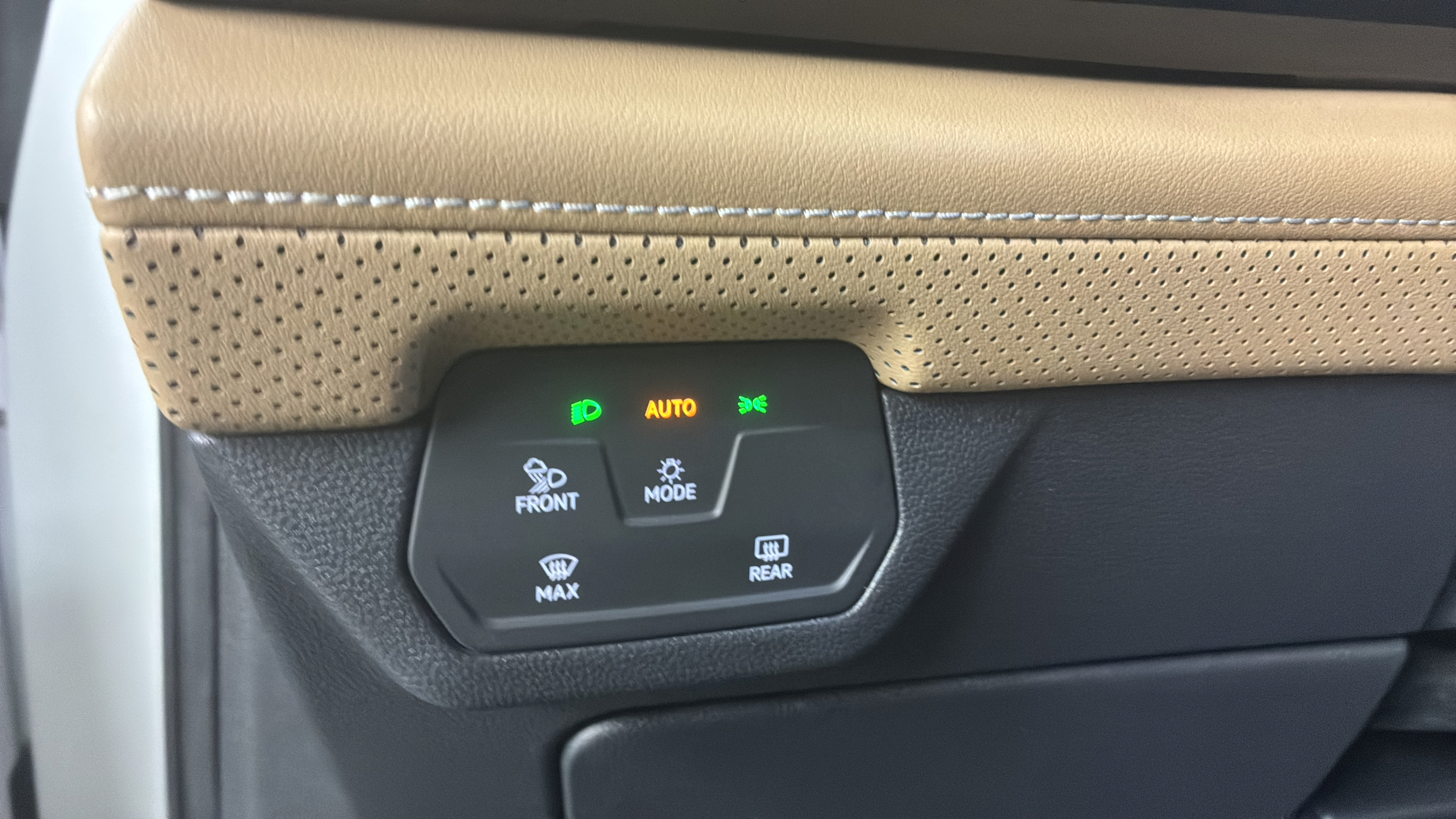 Used 2026 Volkswagen Atlas Cross Sport SE FWD image 27