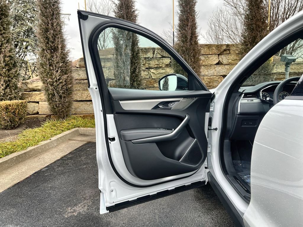 Used 2025 Jaguar F-PACE R-Dynamic S image 17