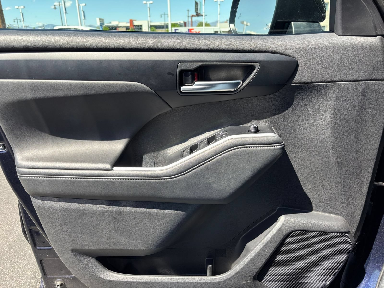 Used 2025 Toyota Highlander XSE AWD/4WD image 15