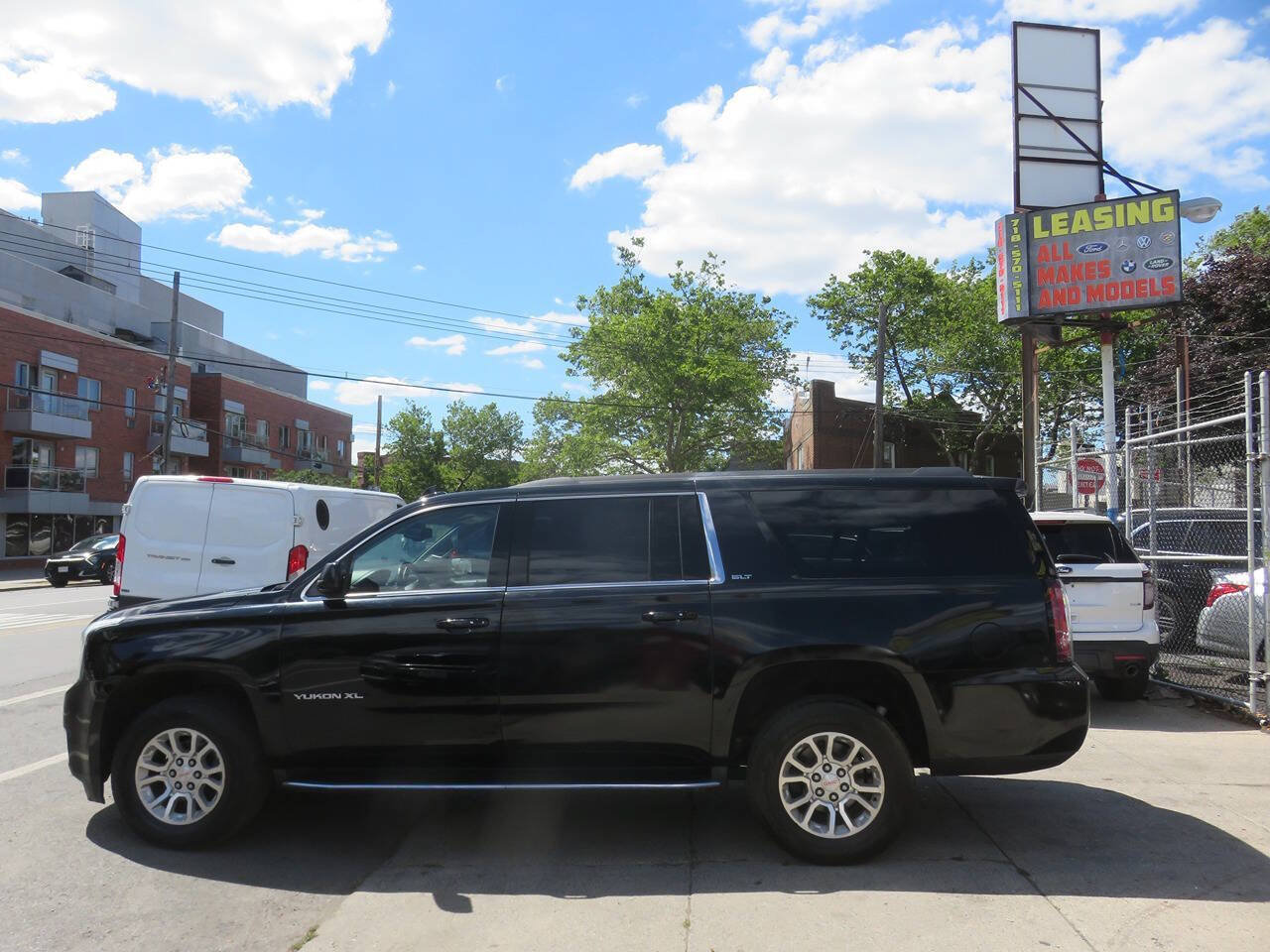 Used 2016 GMC Yukon SLT w/ Open Road Package AWD/4WD image 6