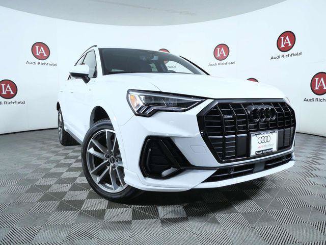Used 2025 Audi Q3 2.0T Premium w/ Convenience Package AWD/4WD image 2