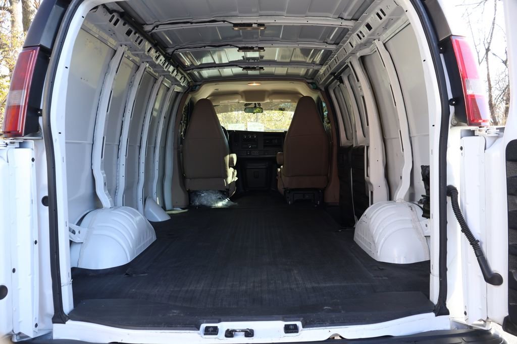 Used 2022 Chevrolet Express 3500 w/ Driver Convenience Package image 42