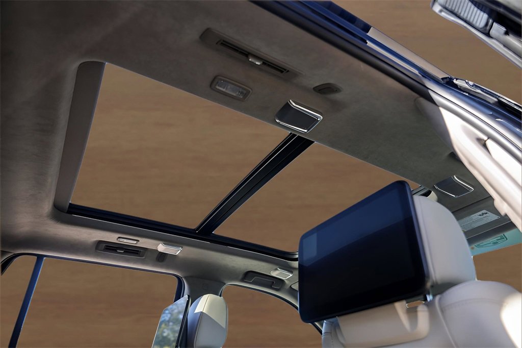 Certified 2024 Cadillac Escalade Premium Luxury Platinum w/ Heavy-Duty Trailer Package image 25