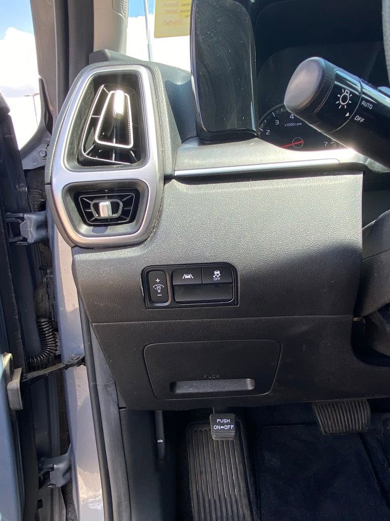 Used 2021 Kia Sorento LX image 12