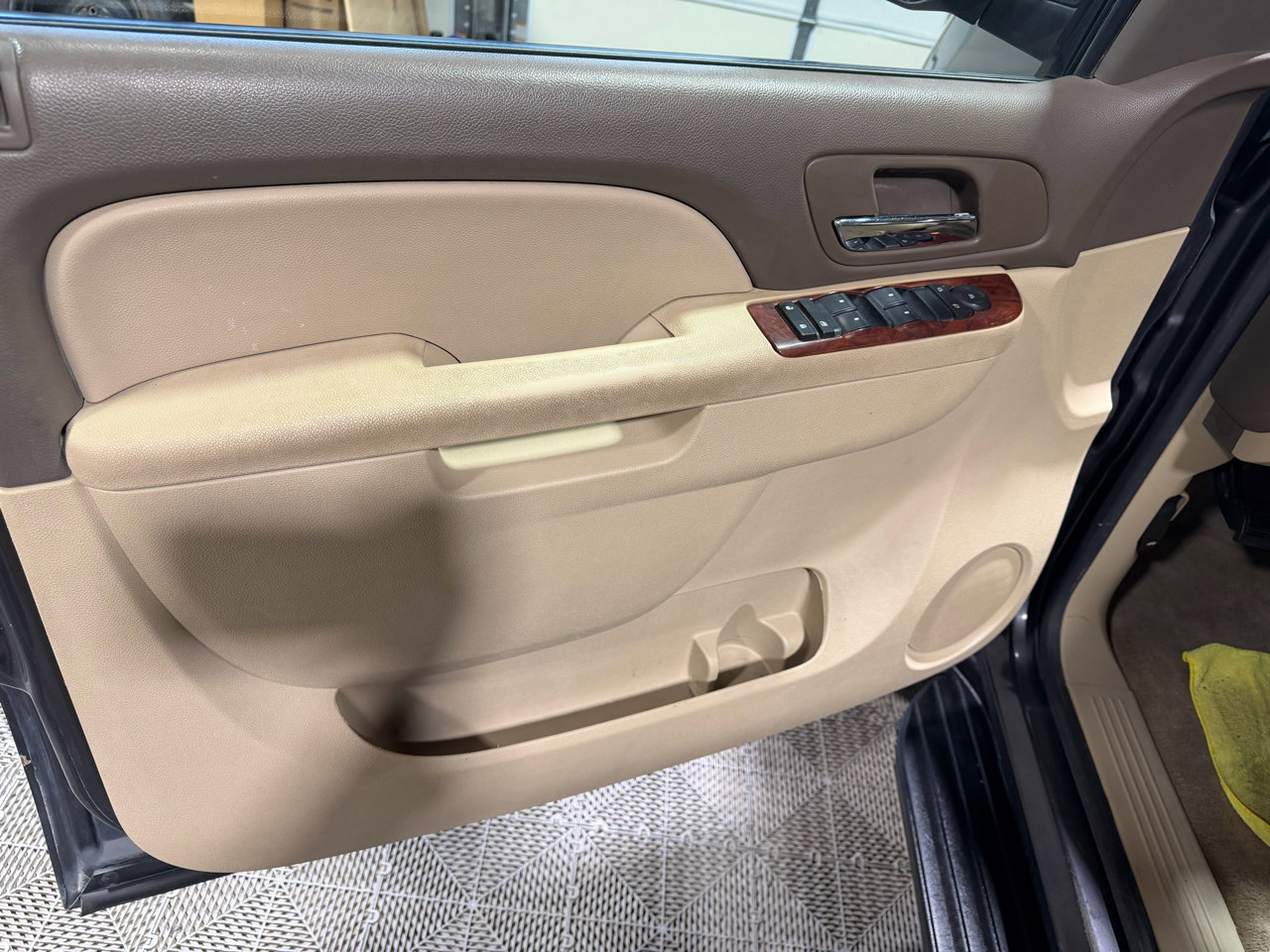 Used 2010 Chevrolet Suburban LT image 26