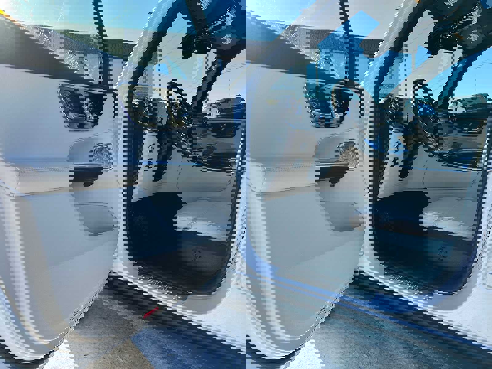 Used 2025 Mercedes-Benz GLC 350e 4MATIC image 19