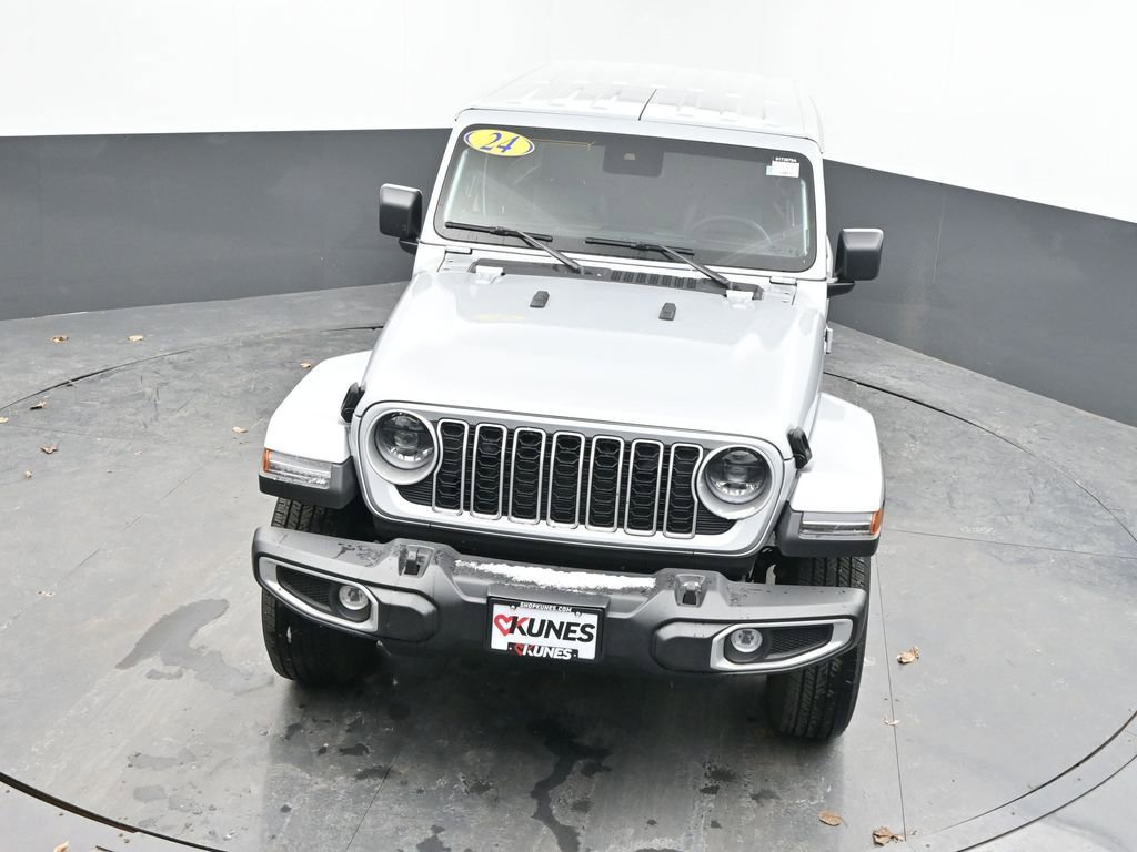 Used 2024 Jeep Wrangler Sahara image 28