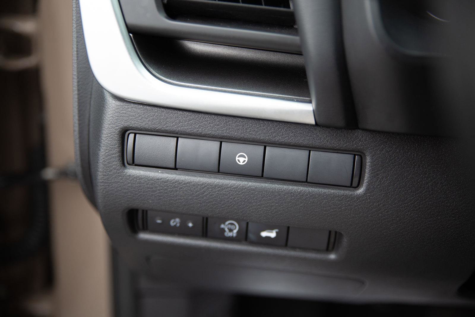 Used 2025 Nissan Rogue SV image 18