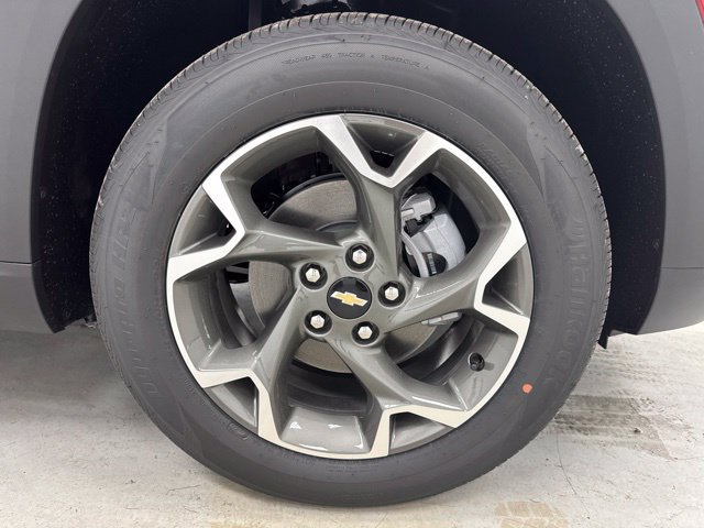 New 2026 Chevrolet Trax LT w/ Sunroof Package FWD image 31