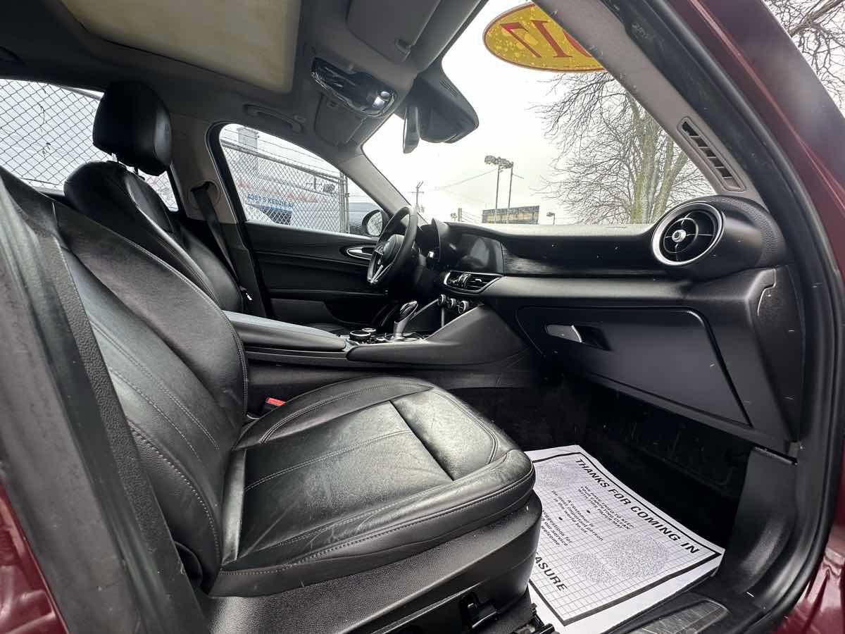 Used 2017 Alfa Romeo Giulia AWD image 28