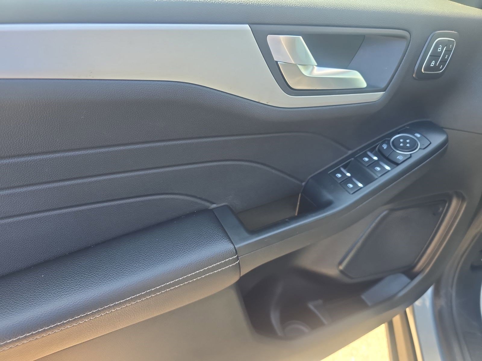 Used 2024 Ford Escape Platinum image 17