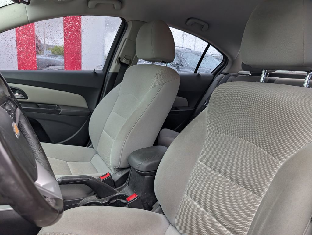 Used 2014 Chevrolet Cruze LT image 6