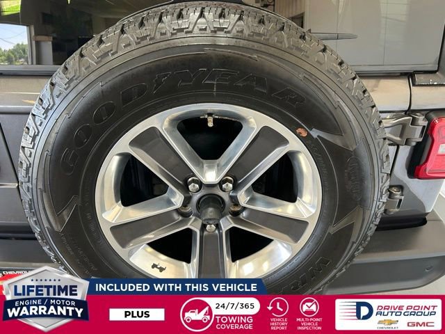 Used 2020 Jeep Wrangler Unlimited Sahara w/ Dual Top Group AWD/4WD image 13
