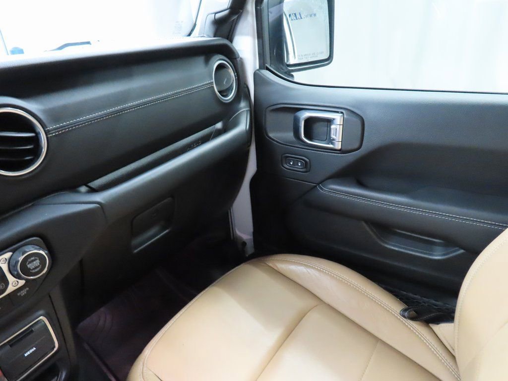 Used 2018 Jeep Wrangler Unlimited Sahara w/ Cold Weather Group image 17