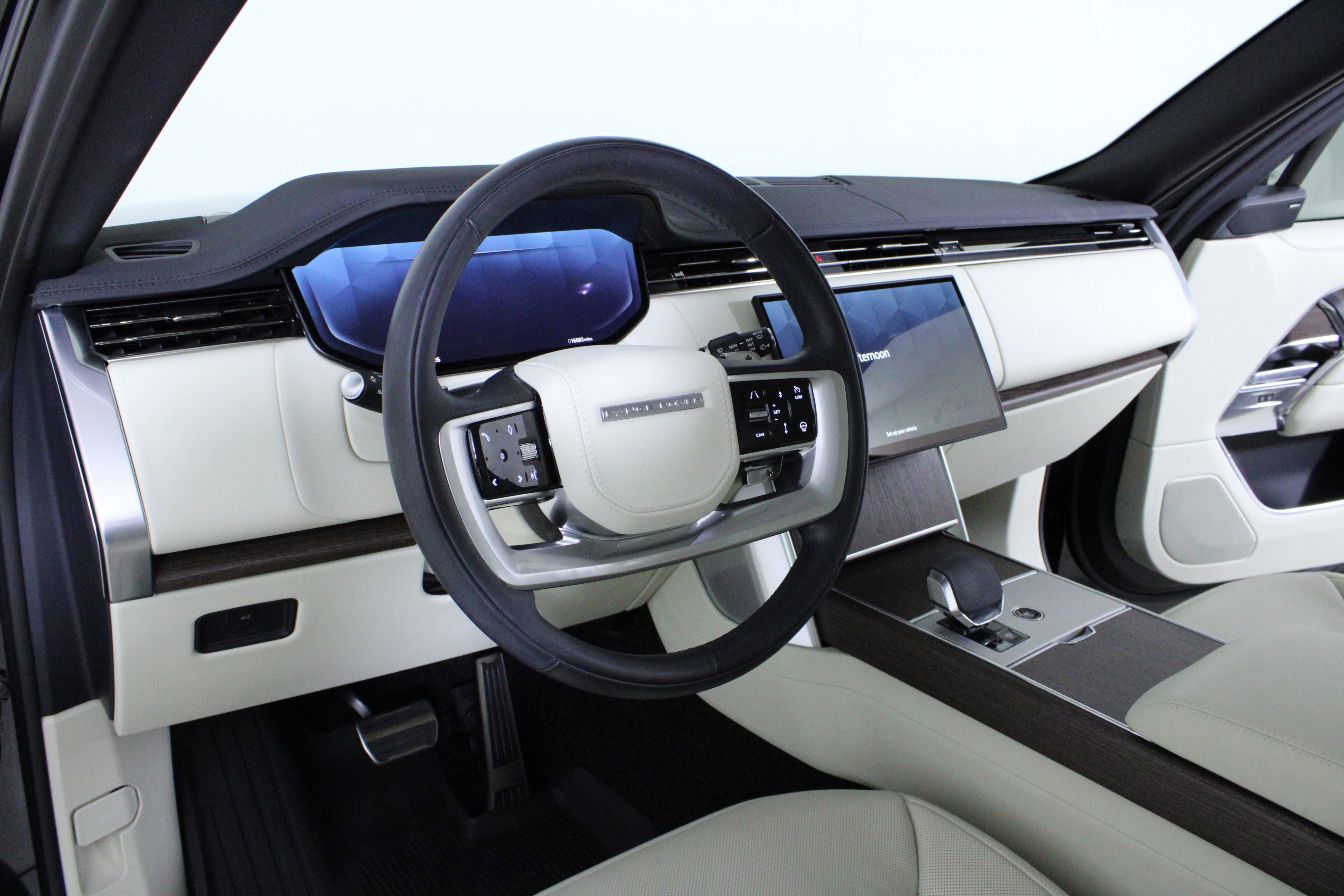 Used 2024 Land Rover Range Rover SE image 20