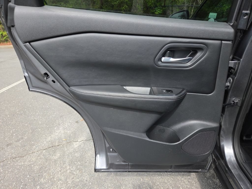 Certified 2025 Nissan Rogue SV FWD image 28