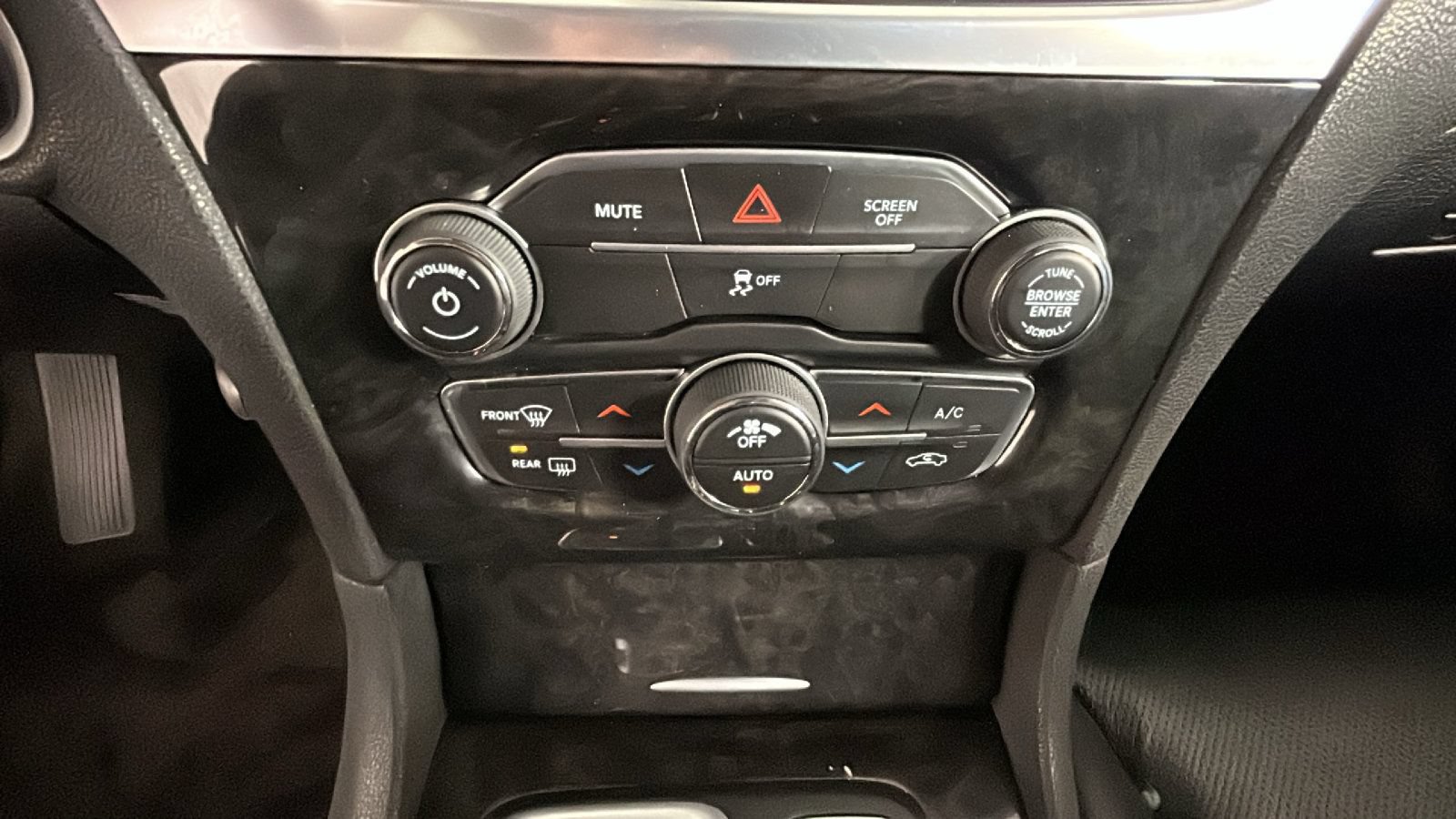 Used 2018 Chrysler 300 Limited AWD/4WD image 25
