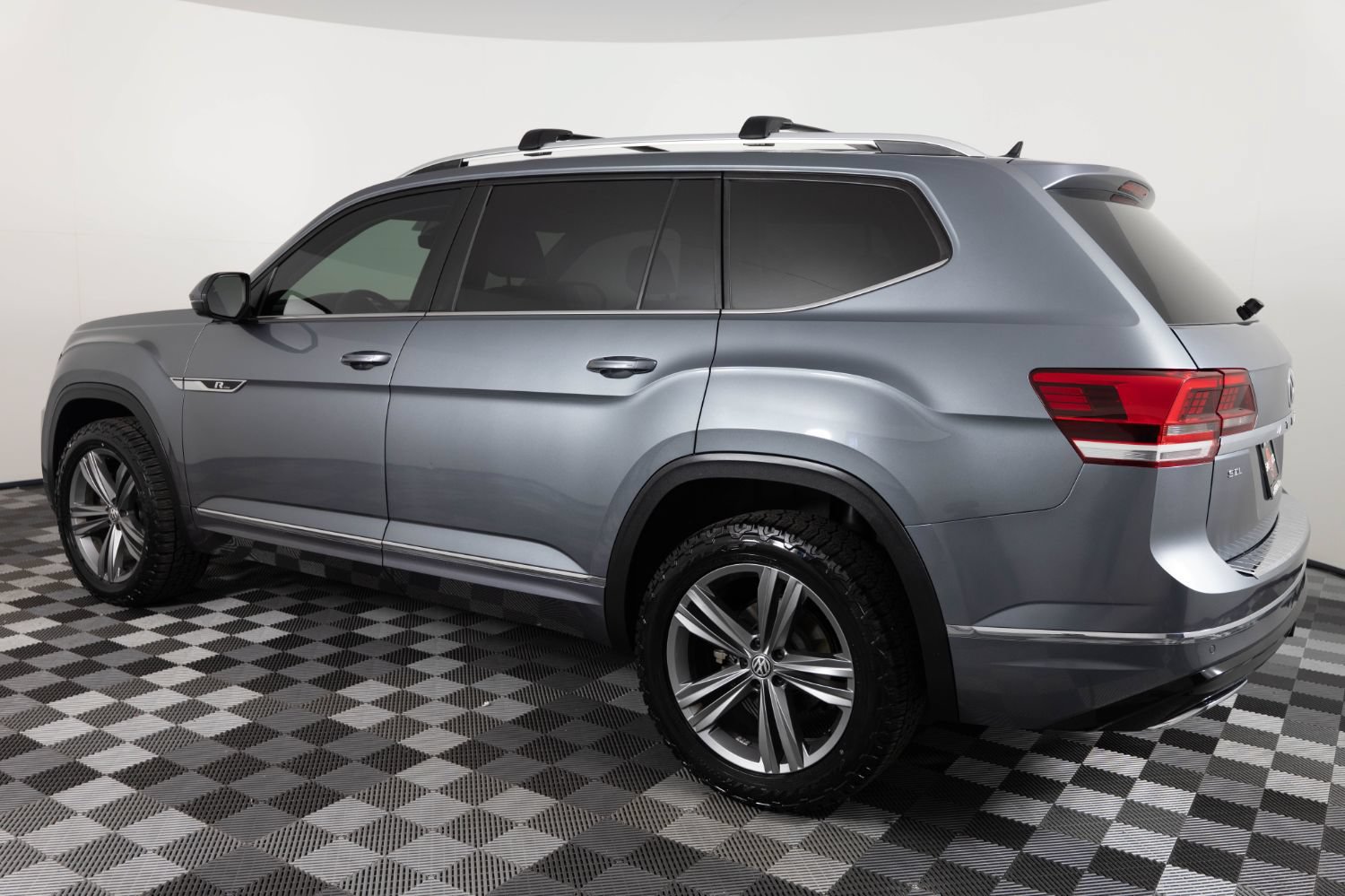 Used 2019 Volkswagen Atlas SEL R-Line AWD/4WD image 4