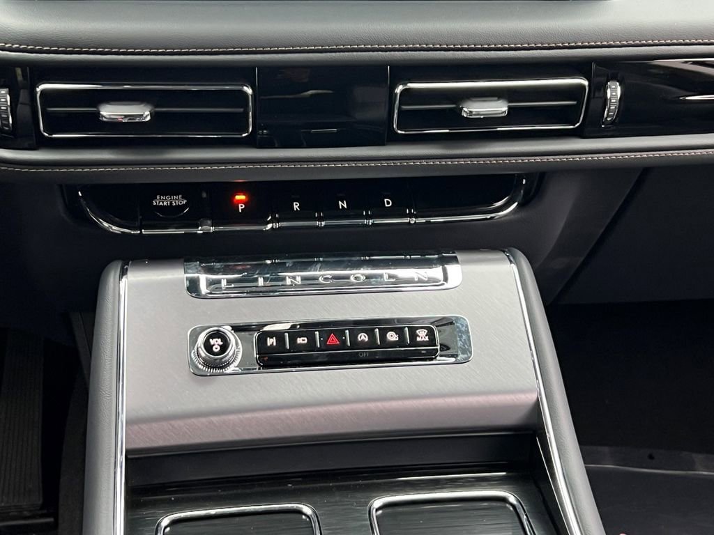 New 2026 Lincoln Aviator AWD w/ Jet Appearance Package image 13
