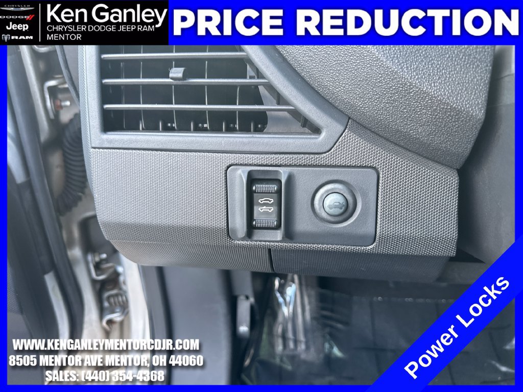 Used 2009 Chrysler Sebring Limited FWD image 12
