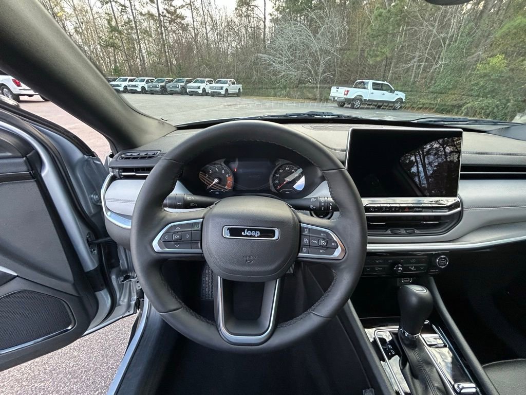 Used 2024 Jeep Compass Limited image 30