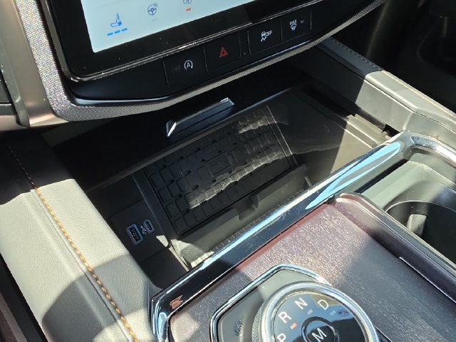 Used 2024 Ford Expedition Max Platinum RWD image 26