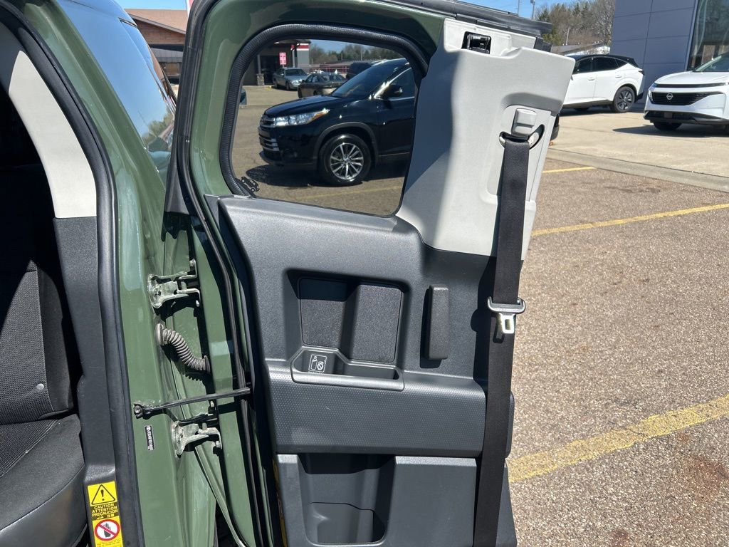 Used 2013 Toyota FJ Cruiser 4WD w/ Convenience Pkg image 23