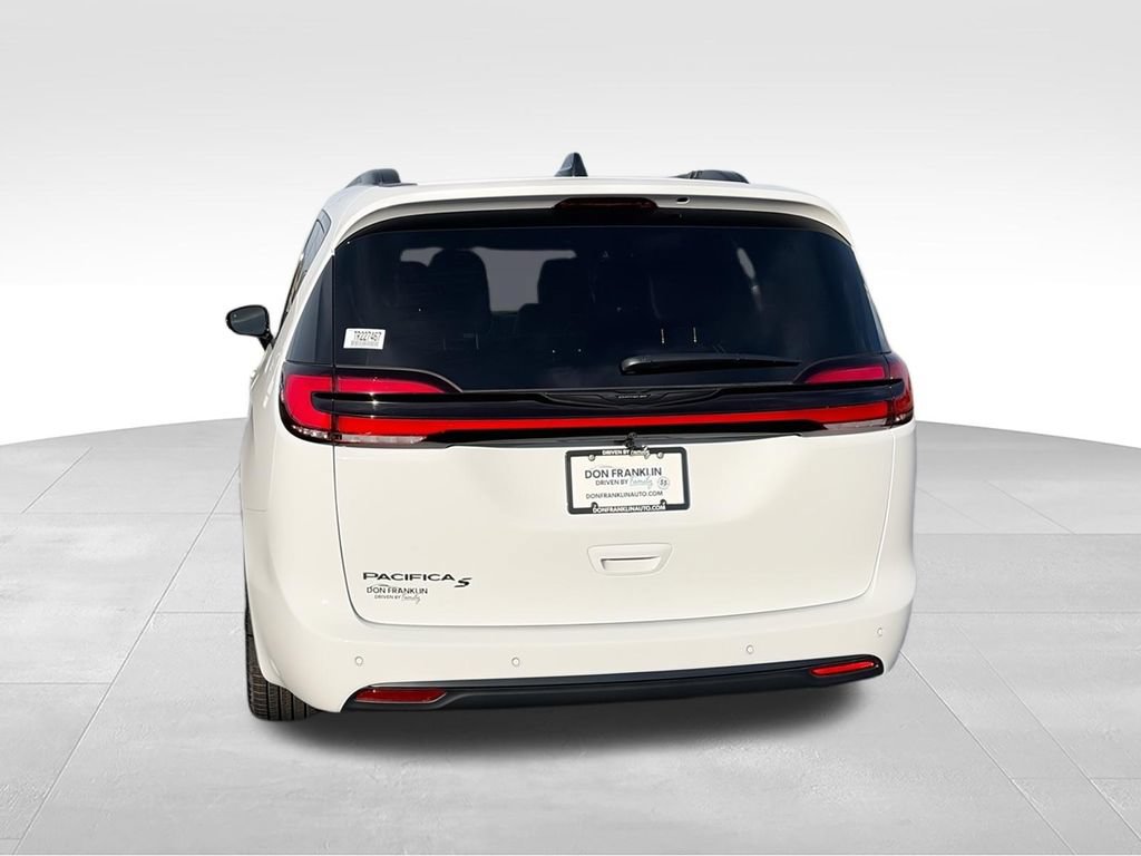 New 2026 Chrysler Pacifica Select w/ S Appearance Package FWD image 7