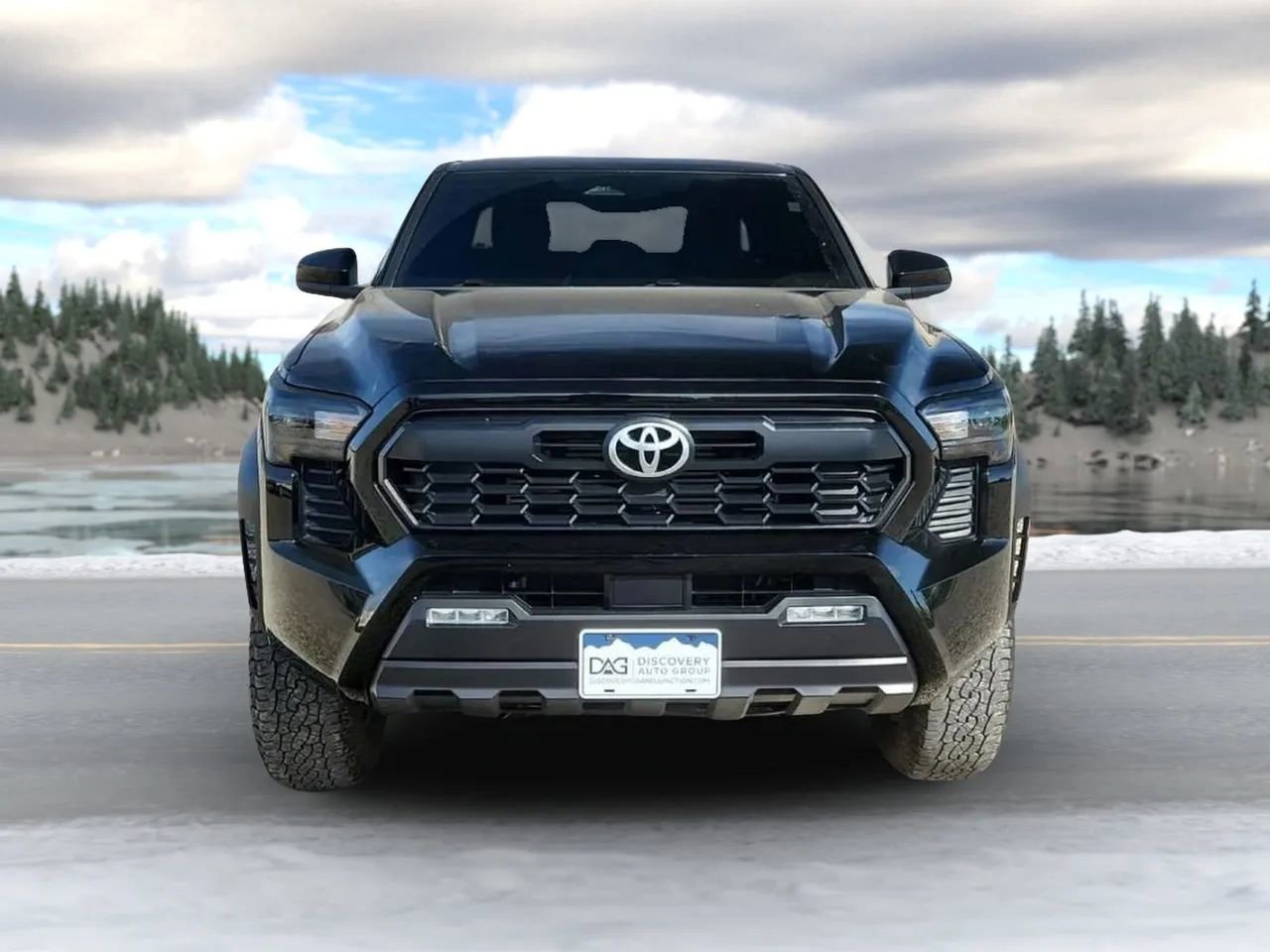 Used 2024 Toyota Tacoma TRD Off-Road image 2
