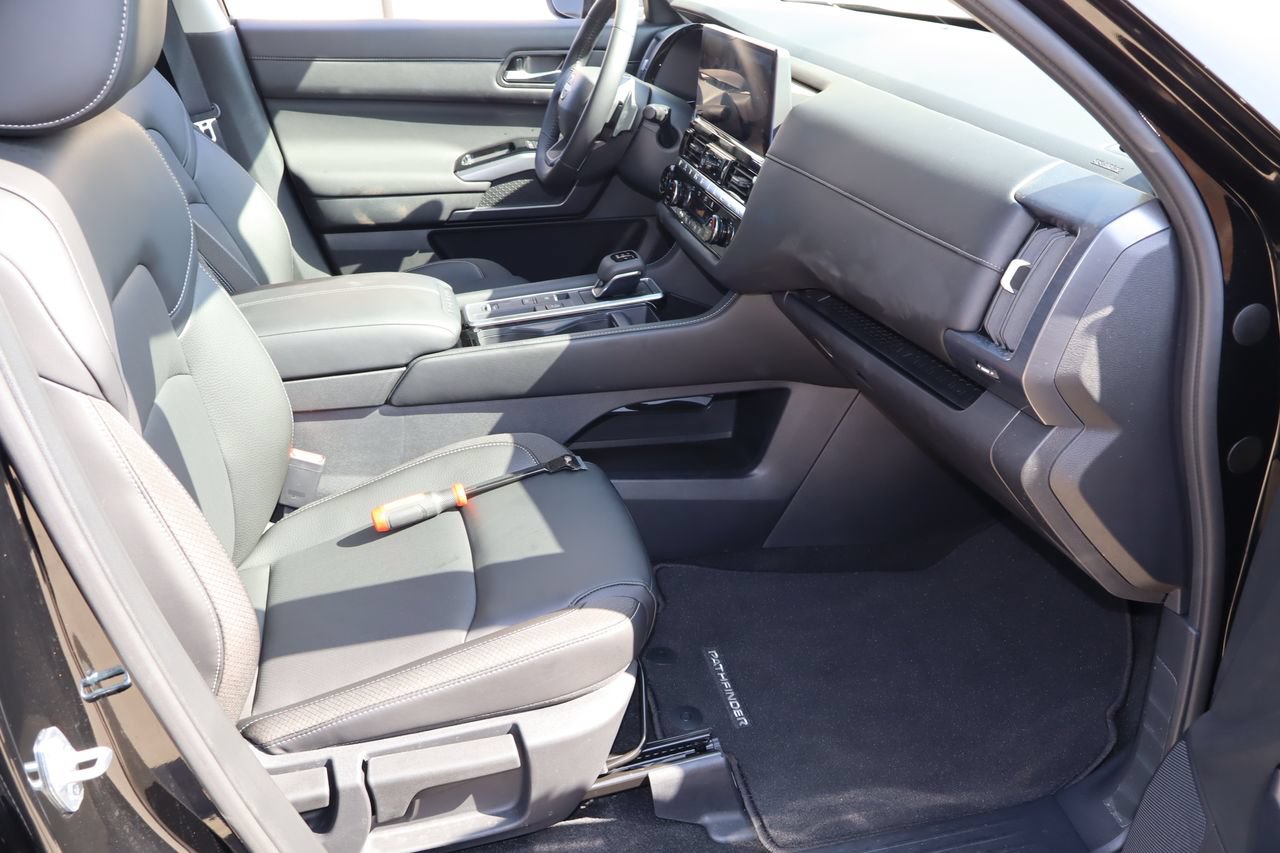 Used 2026 Nissan Pathfinder SL w/ SL Premium Package FWD image 18