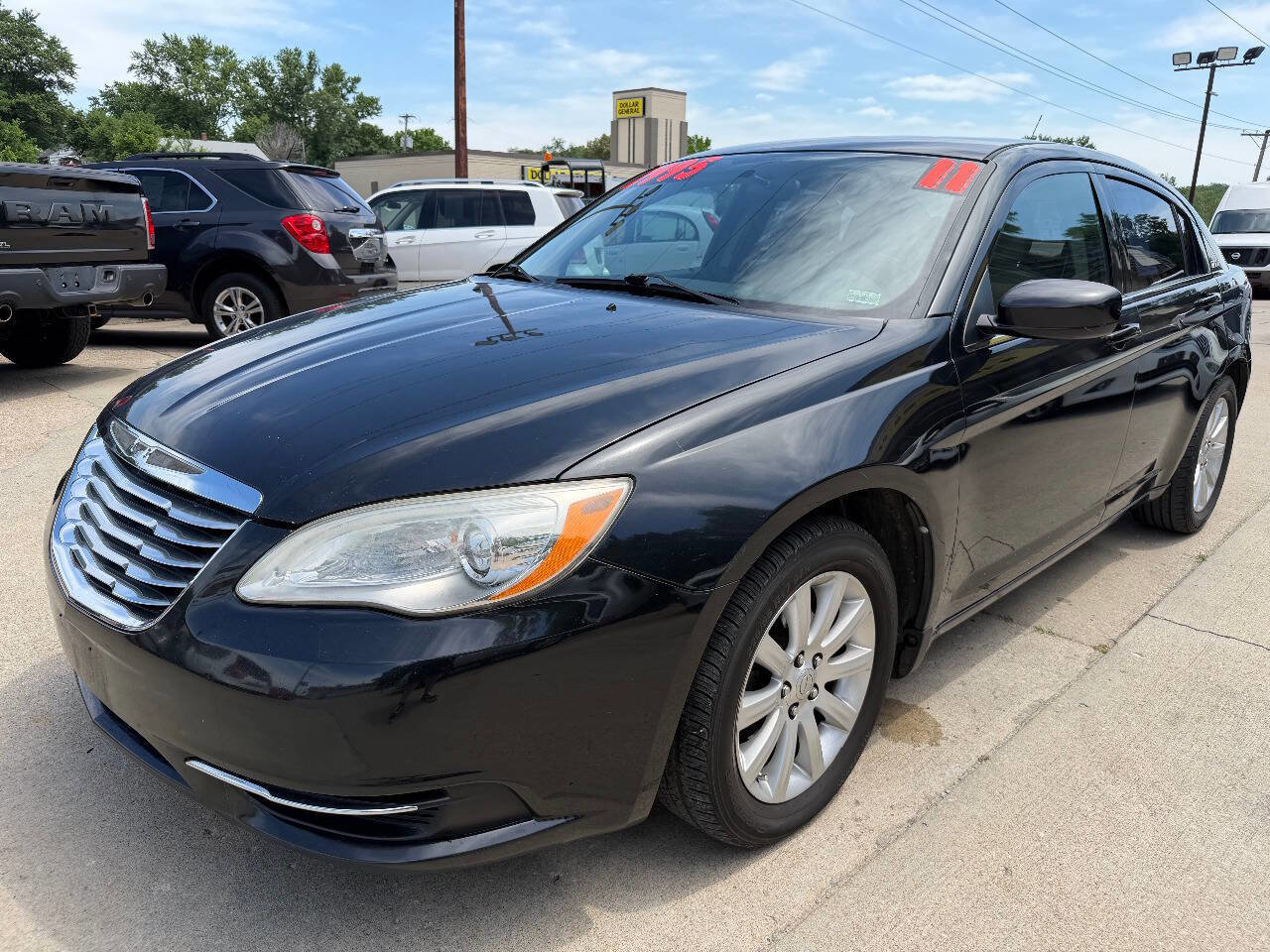 Used 2011 Chrysler 200 Touring FWD image 3