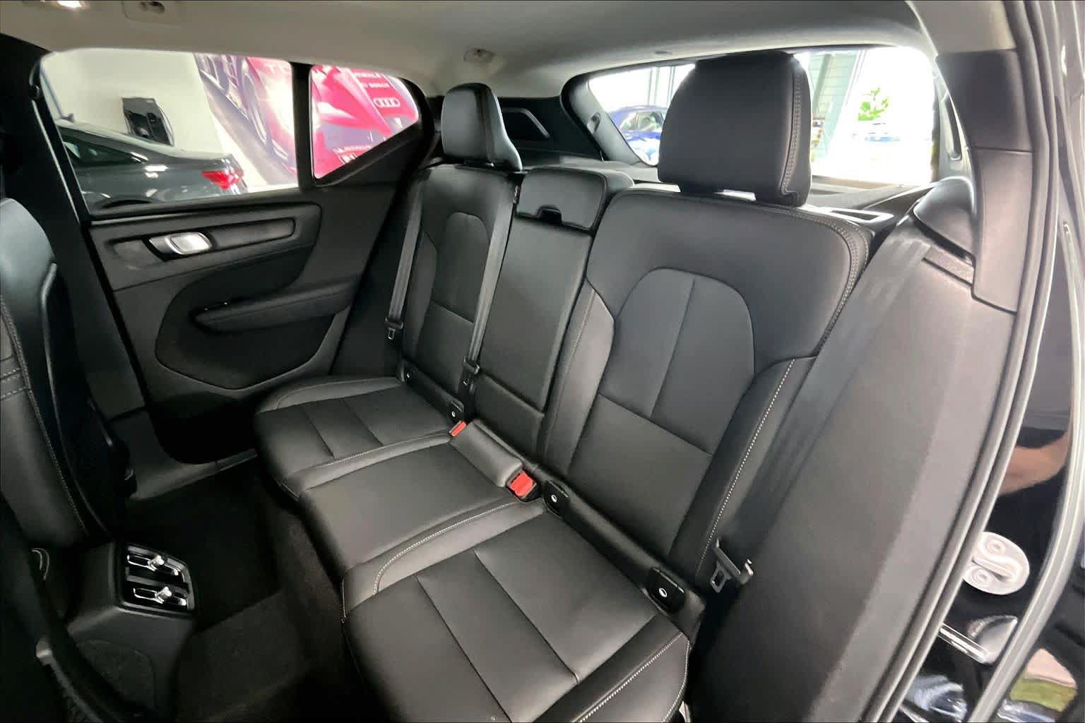 Used 2025 Volvo XC40 B5 Plus AWD/4WD image 26