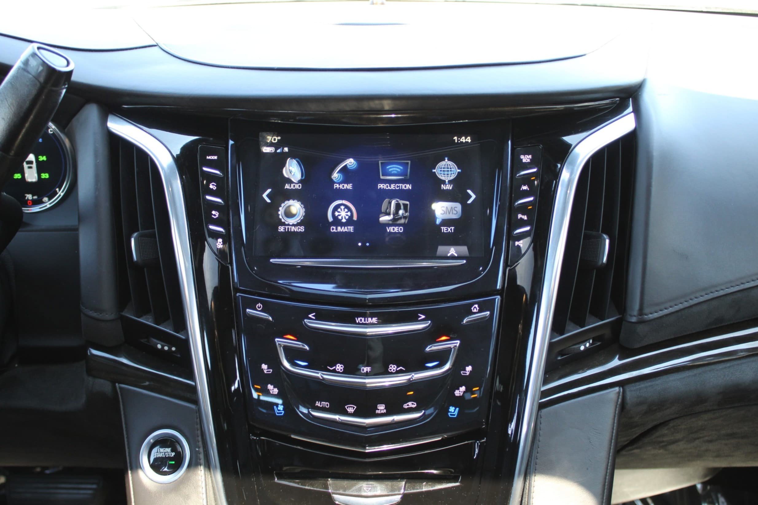 Used 2018 Cadillac Escalade Platinum AWD/4WD image 25
