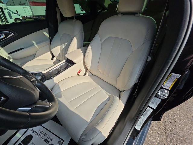 Used 2016 Chrysler 200 Limited w/ Convenience Group FWD image 11