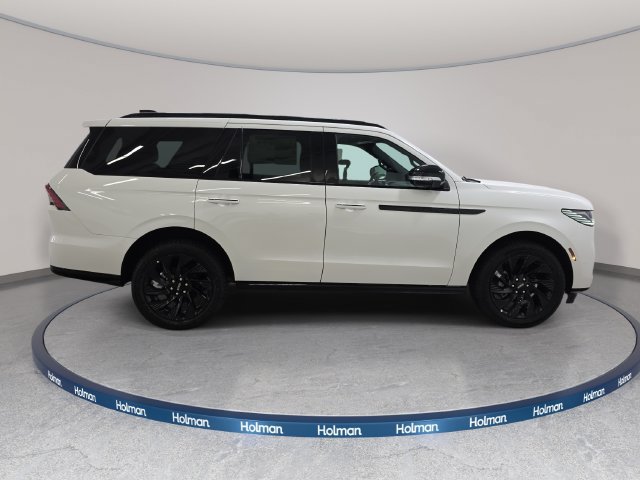 New 2027 Lincoln Navigator Reserve w/ Jet Appearance Package AWD/4WD image 4