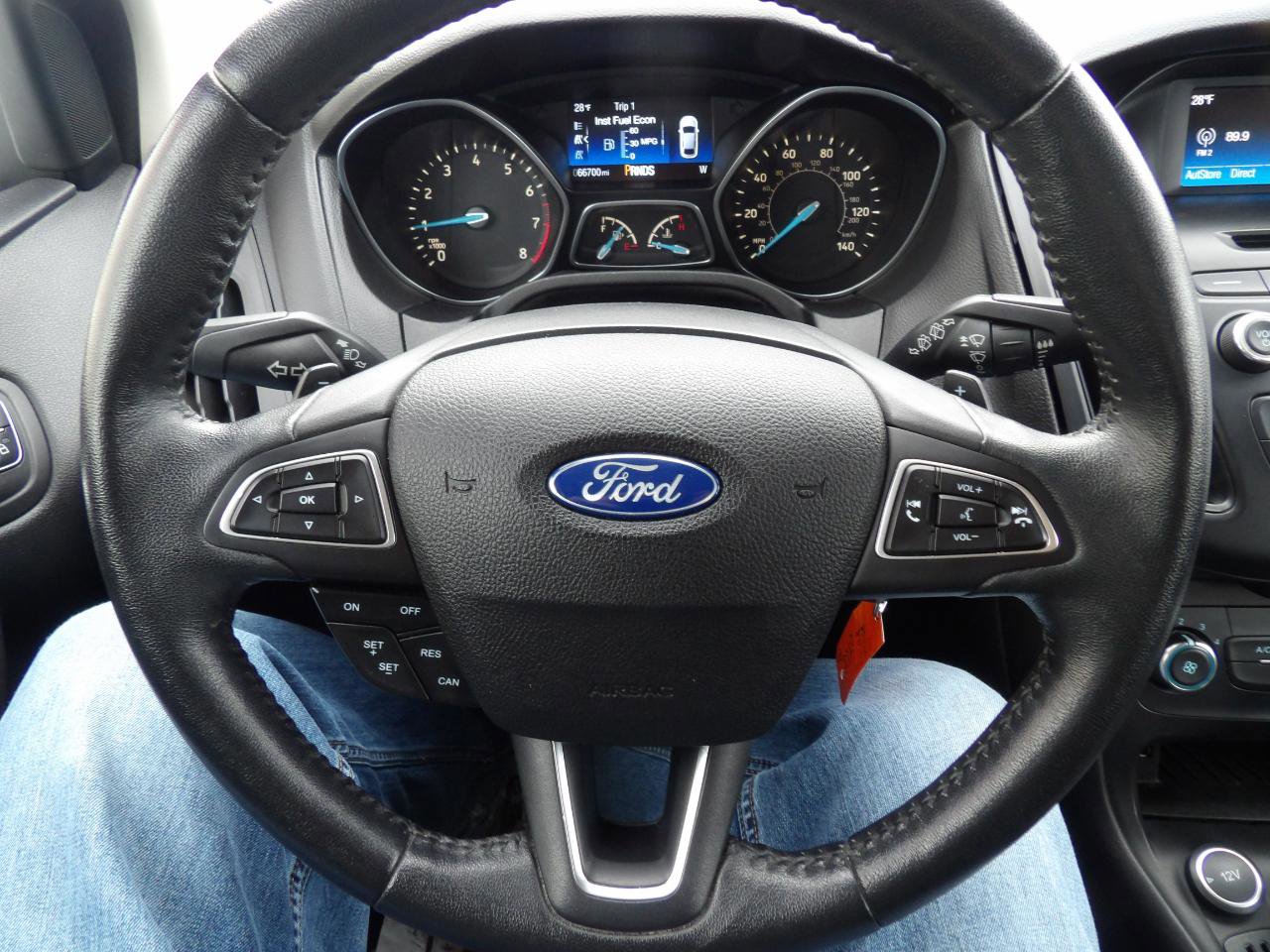 Used 2015 Ford Focus SE w/ SE Sport Package image 10