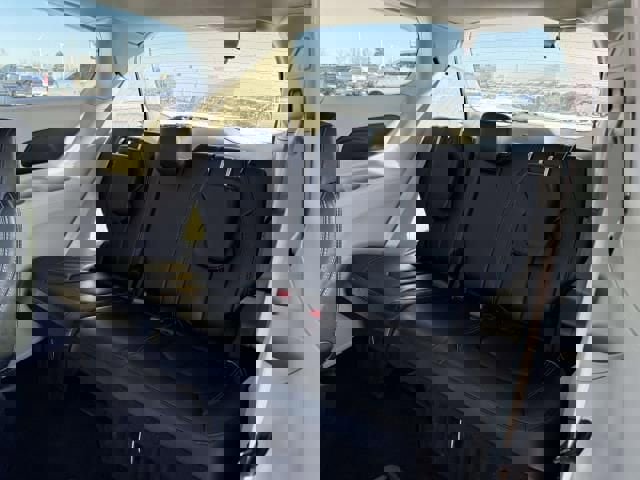 Used 2023 Chrysler Pacifica Touring-L image 14